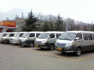 泰安榮泰汽車(chē)服務(wù) 專業(yè)酒店接送用車(chē)解決方案，價(jià)格透明服務(wù)優(yōu)